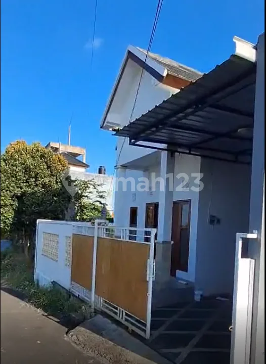 Disewakan Rumah Minimalis 2 KT dengan Rooftop - Belalang, Tabanan - Image 1 of 4