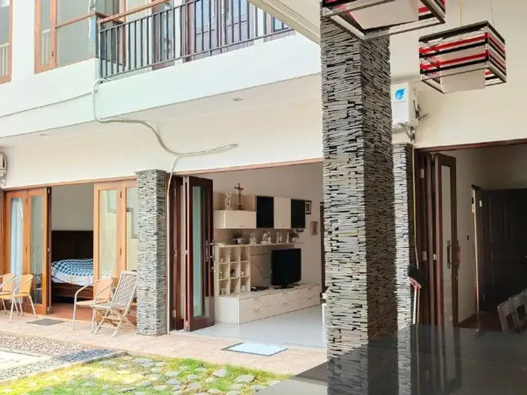 RUMAH SEMI VILLA 2 LANTAI DI IMAM BONJOL DENPASAR - Image 2 of 10