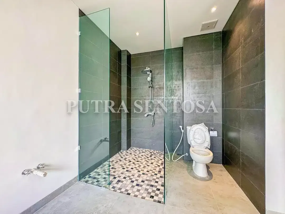 VILLA CANGGU BRAND NEW MODERN FOR SALE FREEHOLD - Image 7 of 10
