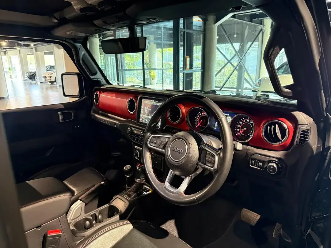 Jeep Wrangler Rubicon JL 2 Door 2.0L 2021 - Image 8 of 10