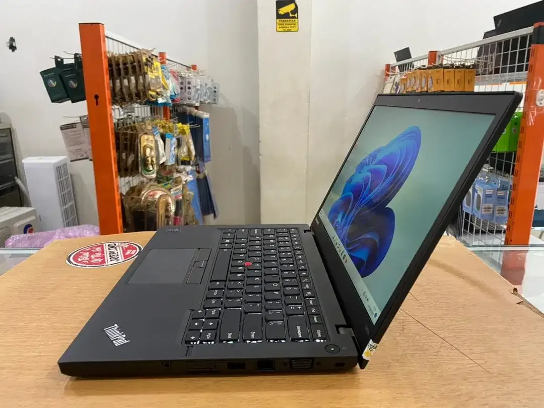 Lenovo ThinkPad T450S Core i7 Ram 8GB SSD 128GB Slim Mulus Murah - Image 3 of 10
