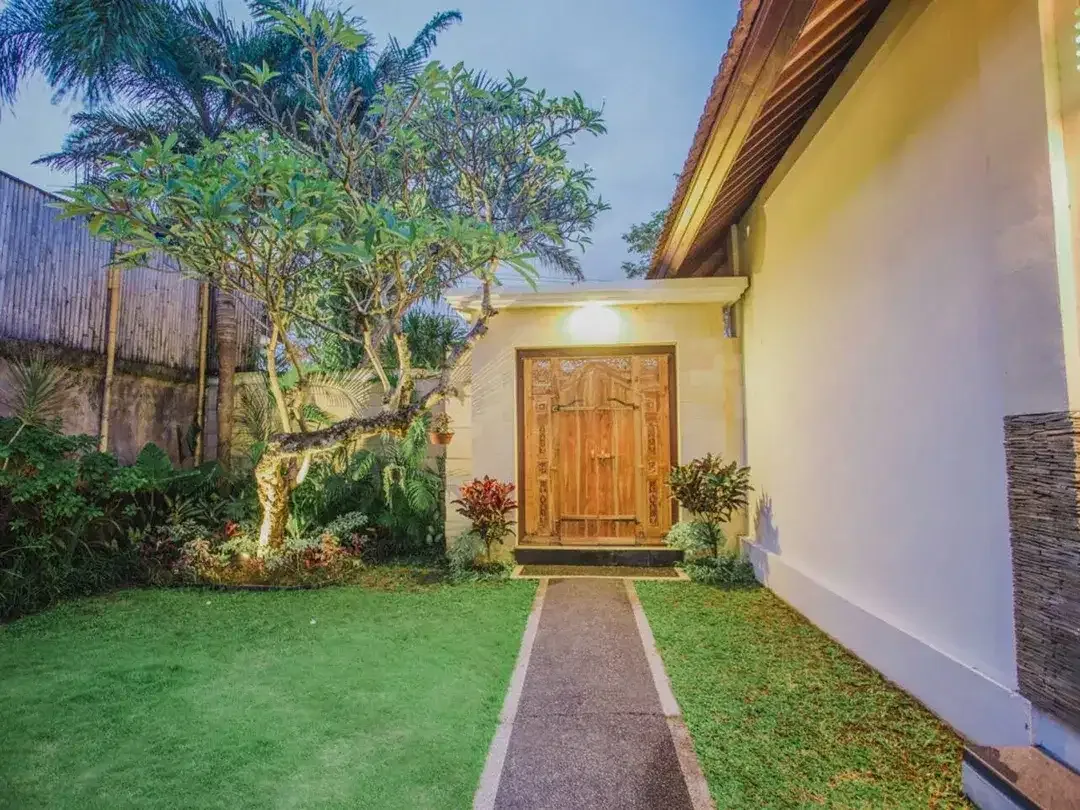 Leasehold - Exquisite 4-Bedroom Estate Luxury Living with Pool, Gym, and Expansive Garden - Image 9 of 10