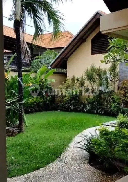 Villa Full Garden dengan Pool Yg Besar Fully Furnished - Image 3 of 4