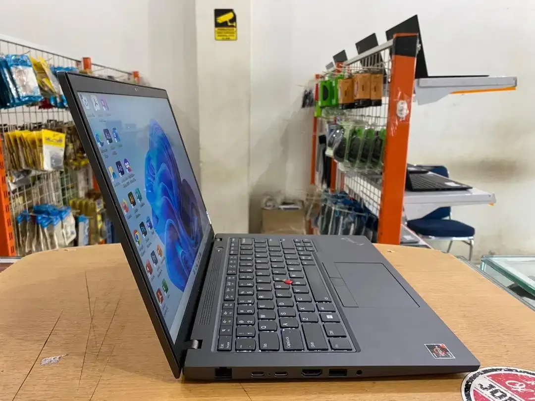 Lenovo ThinkPad T14 G3 Ryzen 7 PRO 6850U Ram 16GB SSD 512GB Touchscren - Image 4 of 10