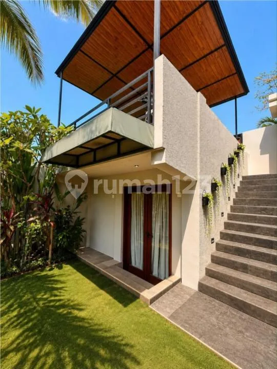 Ubud 3-Bedroom Villa - Rice Field Views & Private Cinema - Image 1 of 4