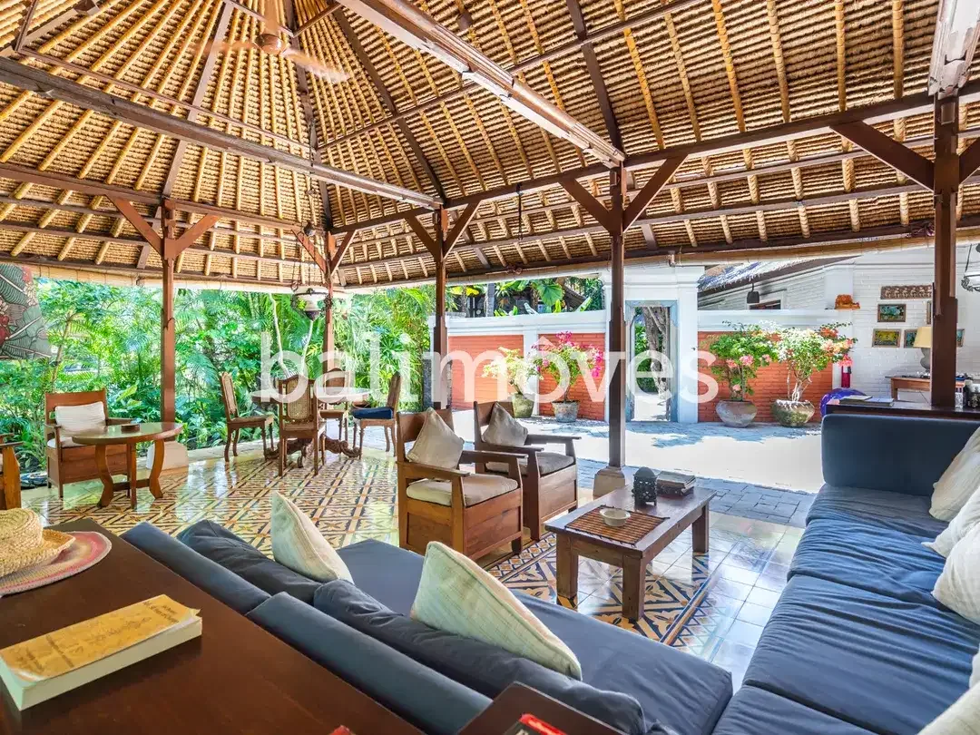 Cantik Villa Dua Kamar Tidur Di Tepi Pantai Sanur - Image 5 of 10