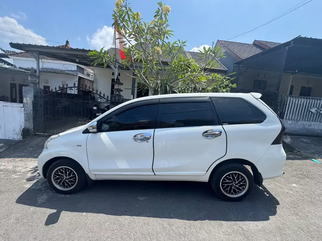 Dijual Cepat Toyota Avanza G Matic Tahun 2013 - Image 2 of 6