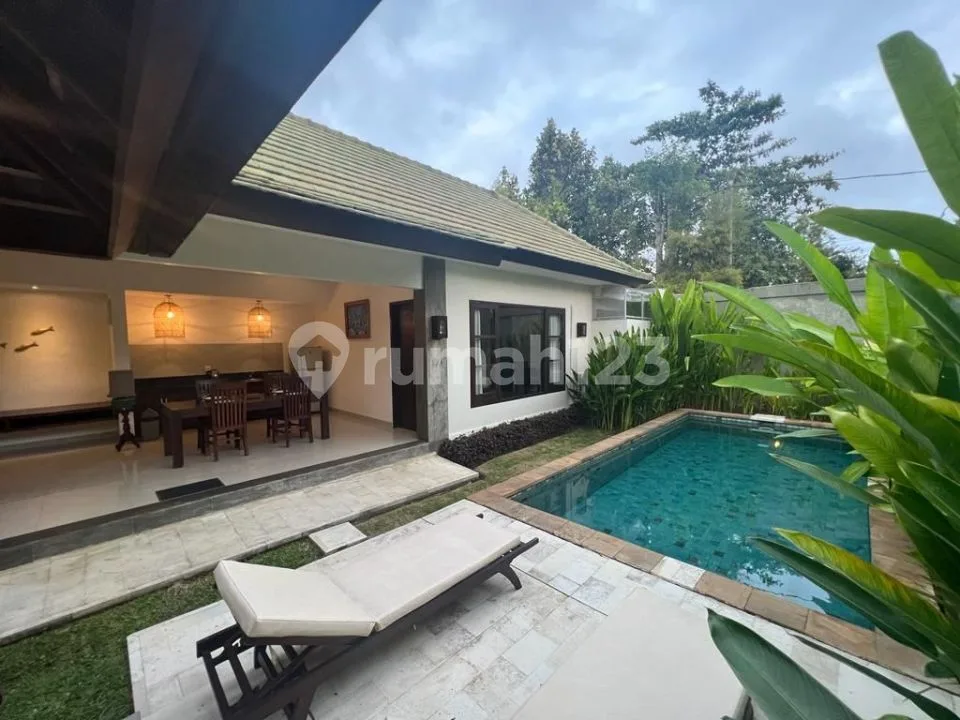 Disewakan - Villa Nyaman dengan Security 24 Jam, Furnished dan Siap Huni, Dekat dengan Pura Uluwatu - Image 1 of 4