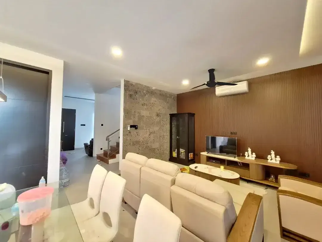 Rumah Modern dalam kompleks dengan view rooftop di Canggu - Image 2 of 10