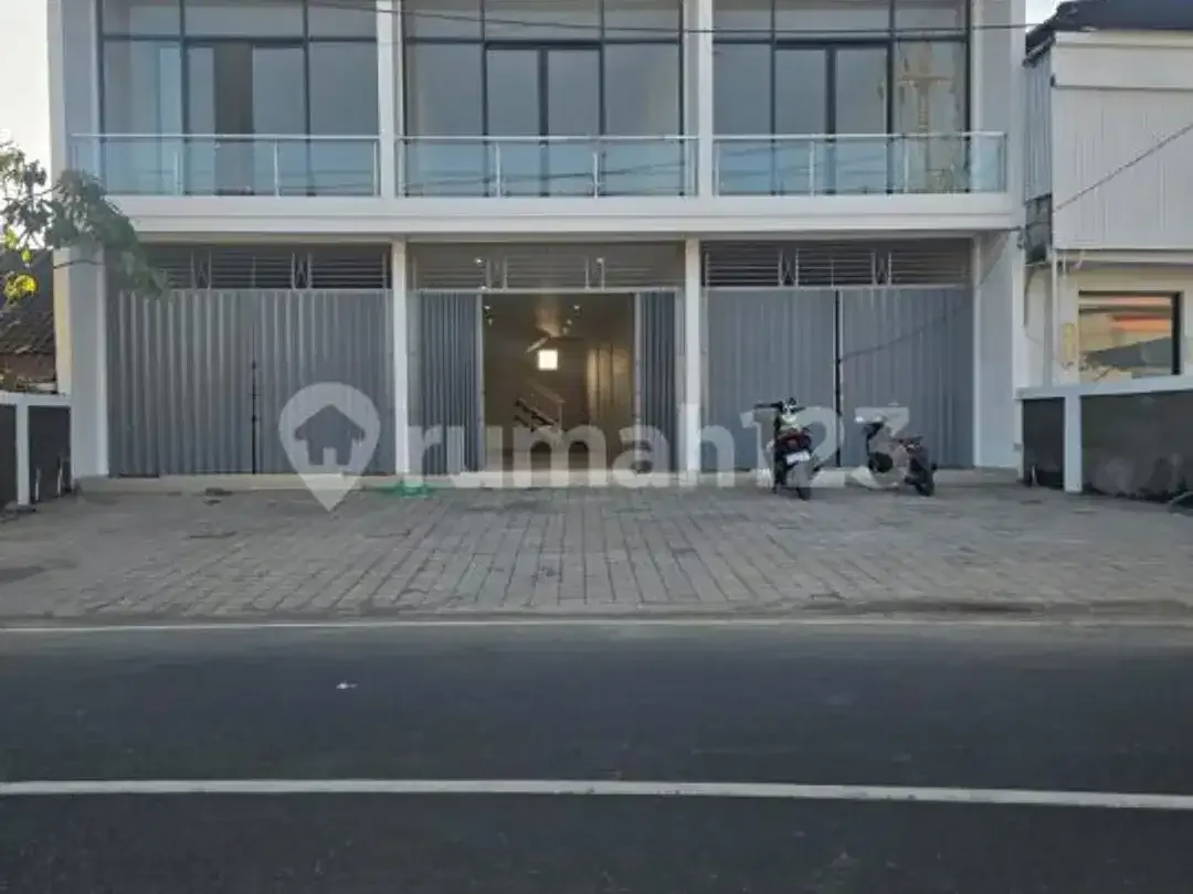 Dijual Ruko 3 Lantai Siap Pakai Strategis di Denpasar Utara - Image 1 of 10