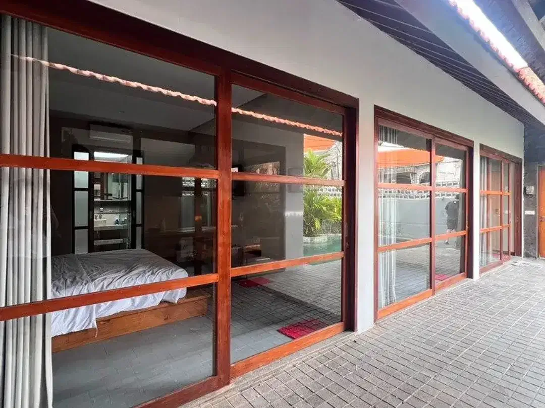 Villa Modern 3 Kamar Tidur Full Furnished Disewakan di Kerobokan - Image 7 of 7