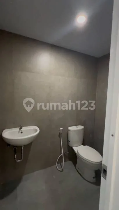 Ruko Premium 3 Lantai Renon - Image 2 of 4