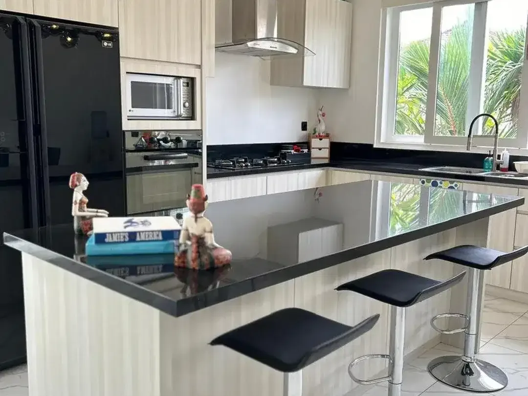 VILLA A LUXURY  FOR RENT  IN KEROBOKAN - Image 6 of 8