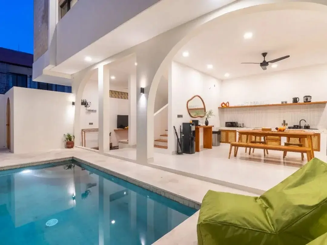 Dijual Vila Cantik Bangunan Baru di Canggu, One Gate System, Fully Furnished - Image 1 of 10