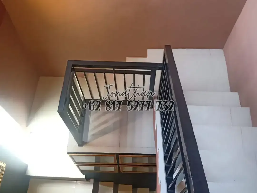 Dijual Rumah 2 Lantai SHM 3 Kamar Tidur Jl. Kor Jimbaran Bawah Badung Bali - Image 2 of 9