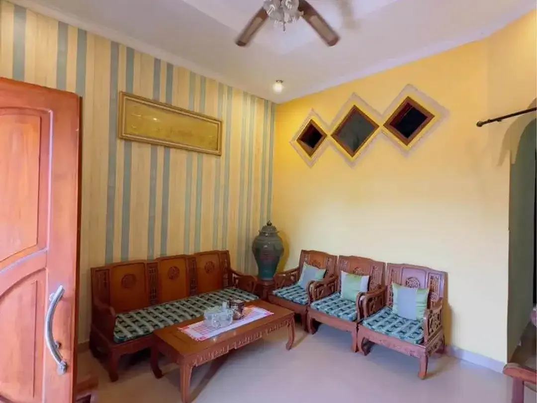 Dijual Rumah 1 lantai Masih terawat baik dan siap huni Lokasi Jl Gunung Resimuka - Image 3 of 10