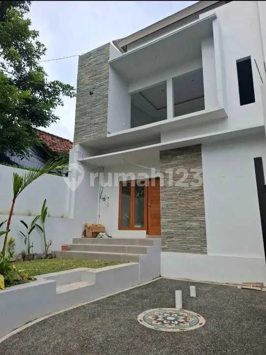 Brand New House (Indent) - Rumah 2 Lantai Area Strategis dan Harga Terjangkau - Image 2 of 4