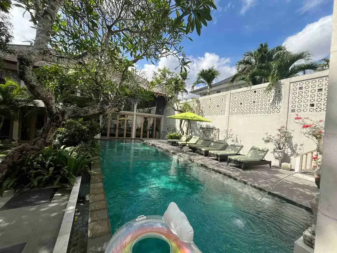 Dijual Luxury Villa 4 KT di Batu Belig, Dekat Pantai & Seminyak - Image 1 of 10