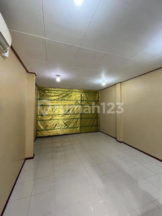 Ruko Strategis 2 Lantai SHM Jalan Utama di Dewi Sartika, Kuta - Image 3 of 4