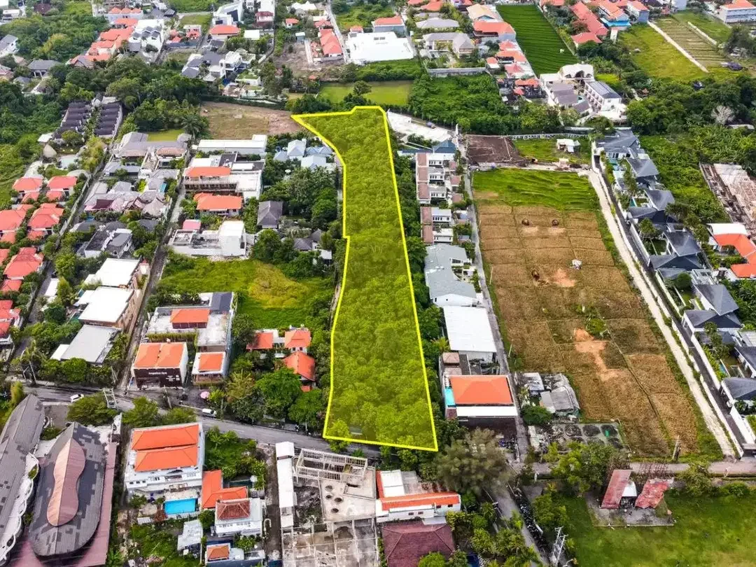 DIJUAL TANAH PINGGIR SUNGAI DEKAT PANTAI BERAWA BALI - Image 1 of 10