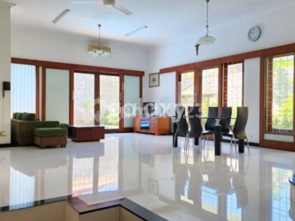 Rumah Besar Nyaman dan Strategis , Renon (Shm) - Image 4 of 4