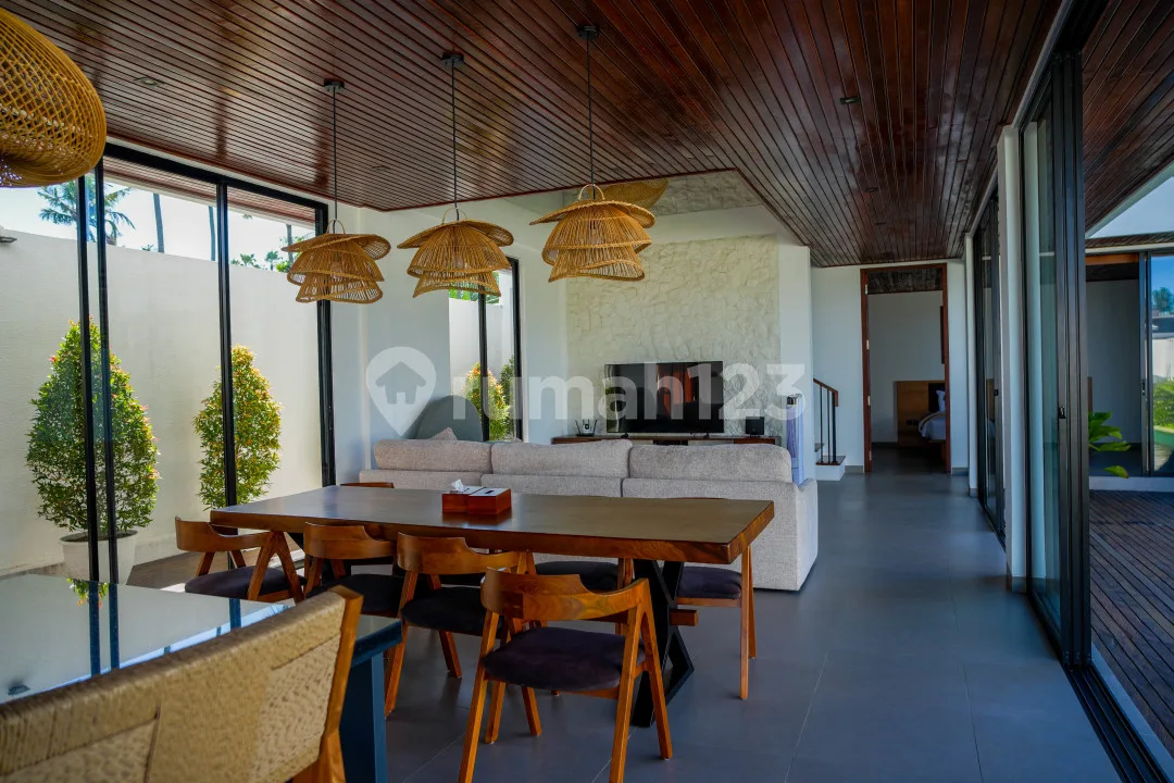 Villa Mewah View Pantai Selangkah ke Pantai dan Suasana Tenang - Image 4 of 4