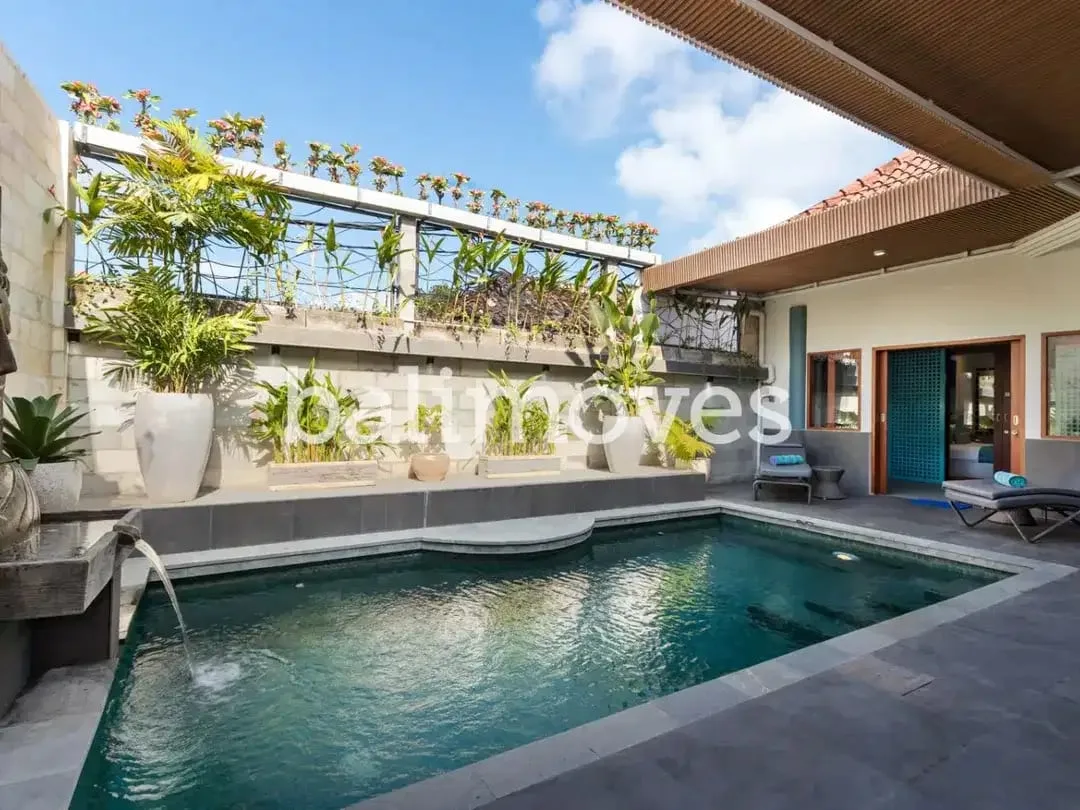 Vila Dua Kamar Tidur yang Indah, Terang, dan Modern di Kawasan Pantai Sanur - Image 4 of 10