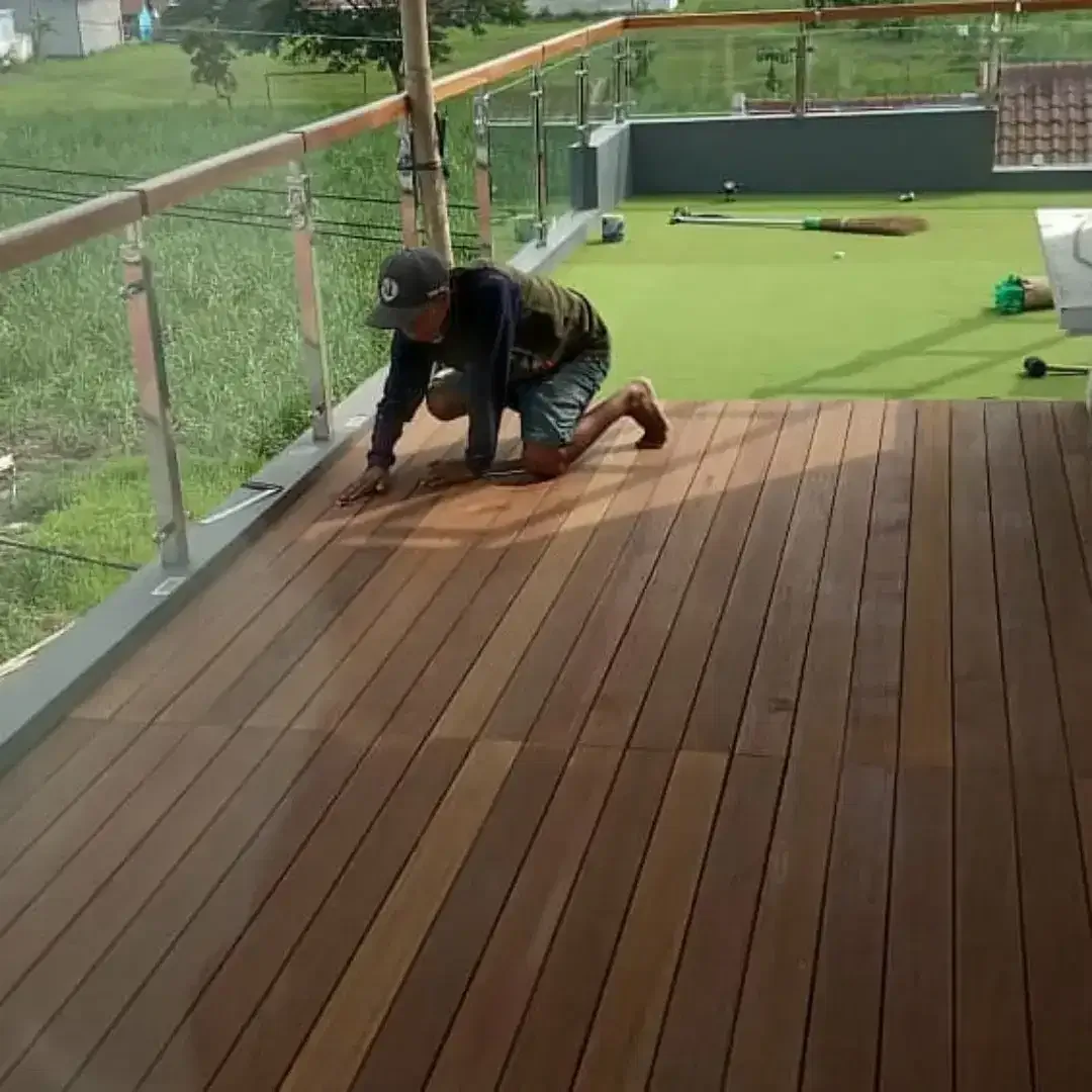 Decking kayu bengkirai - Image 1 of 2
