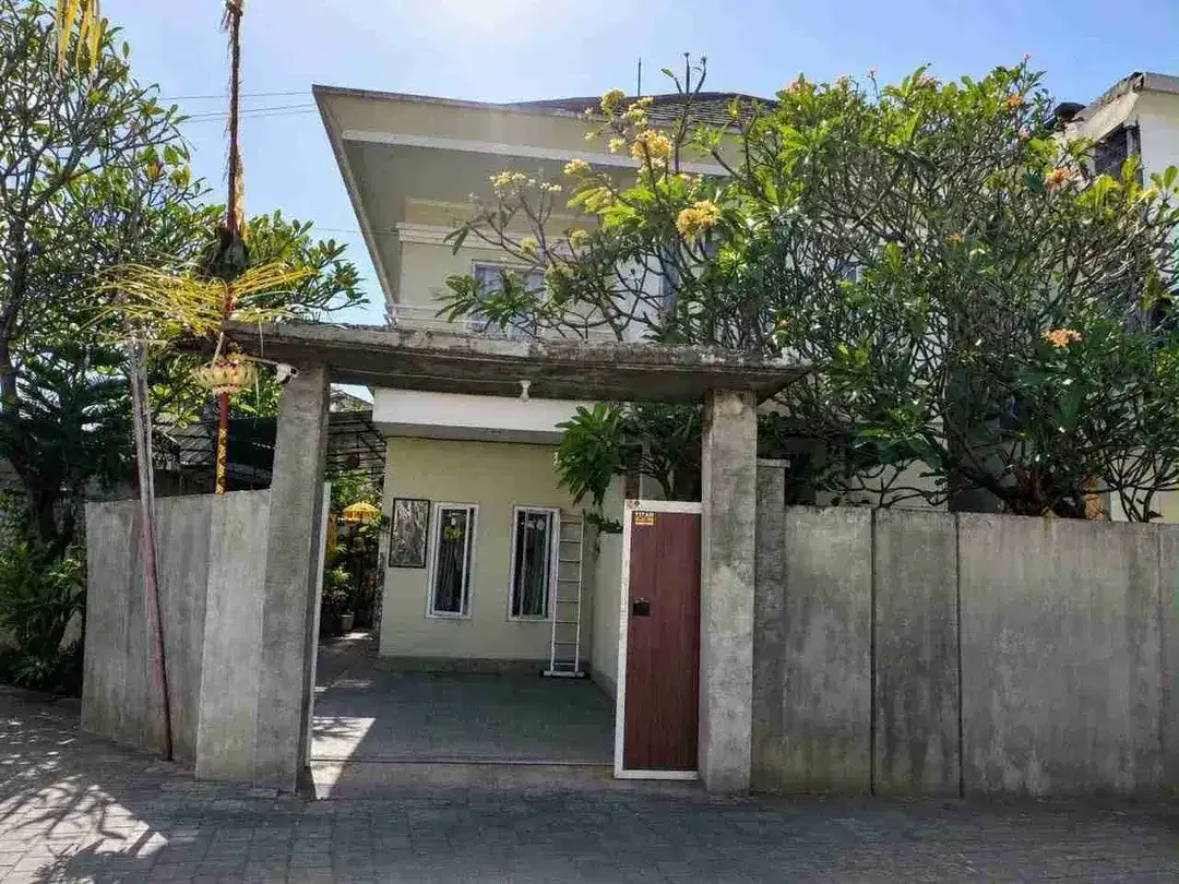 DIJUAL RUMAH MINIMALIS LANTAI 2 
LOKASI MAHENDRADATTA JALAN  GUNUNG GEDE DENPASAR BARAT 
PERUMAHAN CLUSTER ONE GATE SYSTEM 
SECURITY 24 JAM - Image 2 of 10