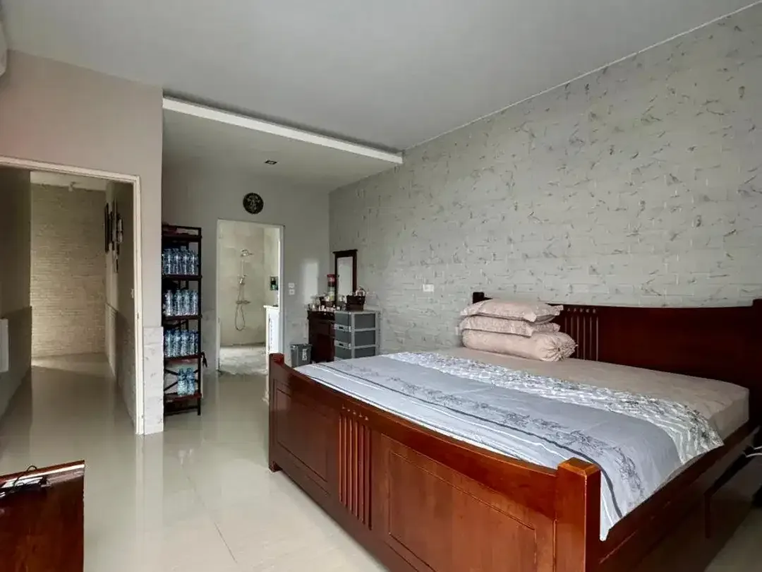 Rumah Hunian Modern 2 Lantai di Kerobokan - Image 8 of 9