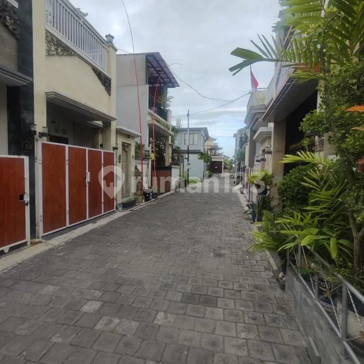 Rumah Modern Akses Mobil Papasan Lingkungan Perumahan Dekat ke Jalan Utama Gatot Subroto Timur Jarak Ideal ke Kesiman Renon Sanur dan Batubulan - Image 2 of 4