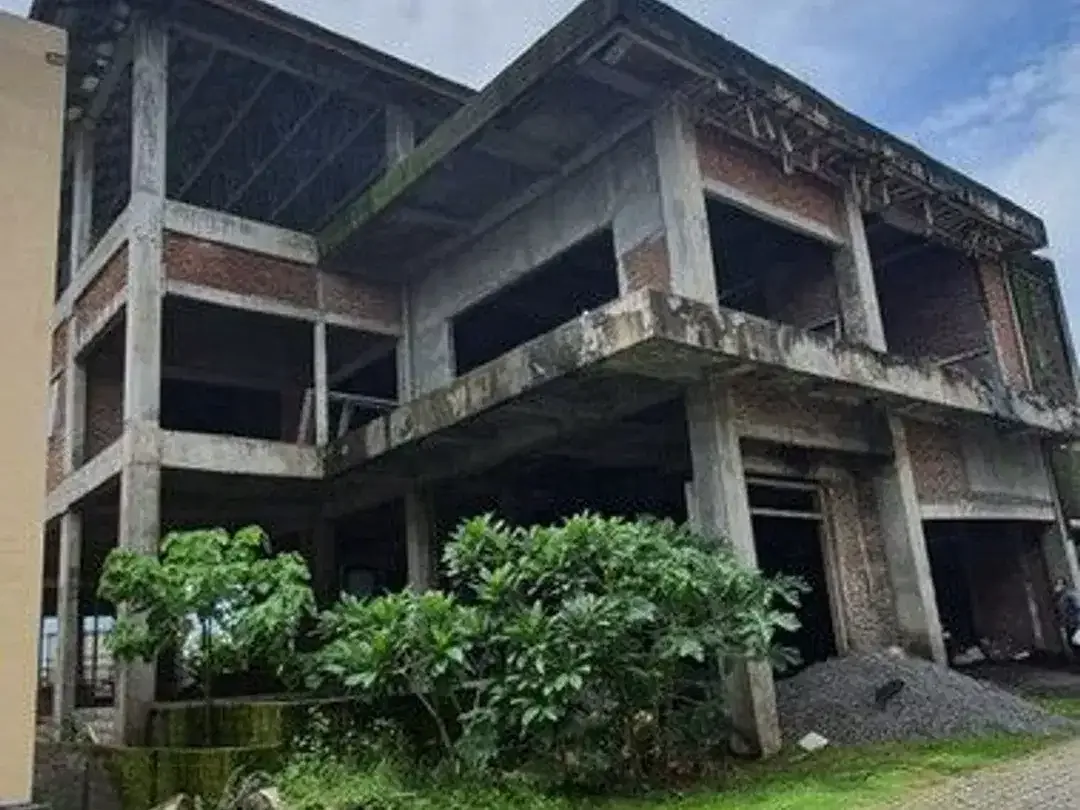 Freehold - Prime 543 sqm Land with Stunning Garuda Wisnu Kencana View & 80% Completed 3-Storey Home on it at an Exclusive Gated Community - BALI - Image 2 of 9