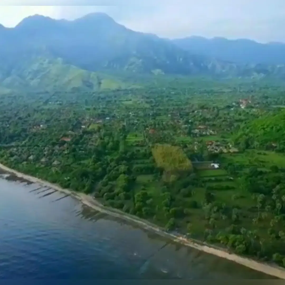 BEACHFRONT LAND FOR SALE IN SINGARAJA - Image 6 of 10