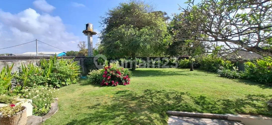 Villa Halaman Luas Siap Huni Dekat Pantai Ketewel Gianyar - Image 2 of 4