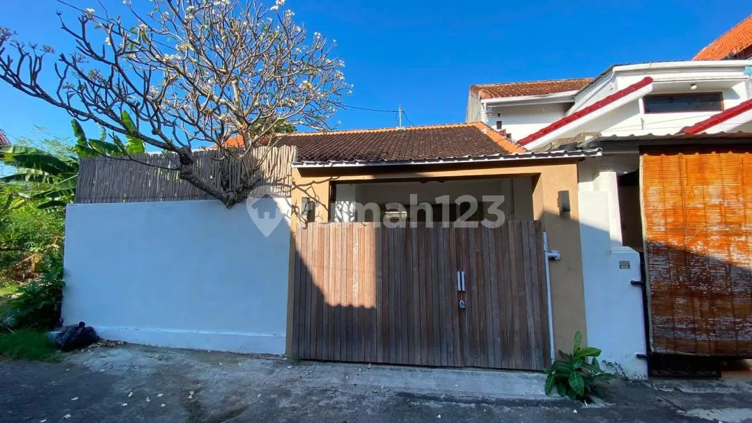 Rumah Ekslusive Konsep Modern Minimalis di Kompleks Perumahan Buana Permai Padangsambian, Denpasar Barat - Image 1 of 4
