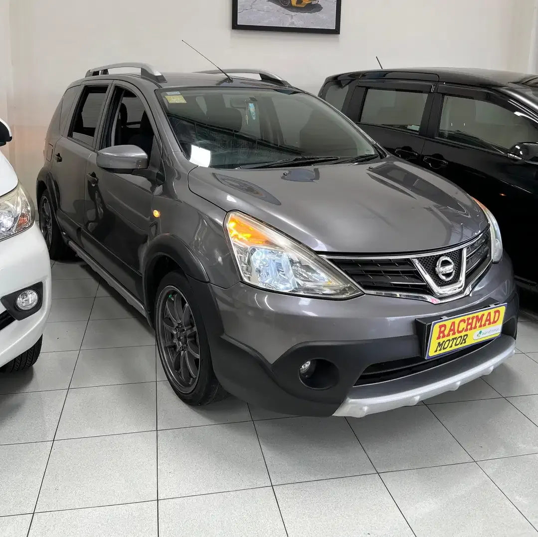 Nissan Livina X Gear 2014 Abu - Abu tua metalik Bensin - Image 2 of 6