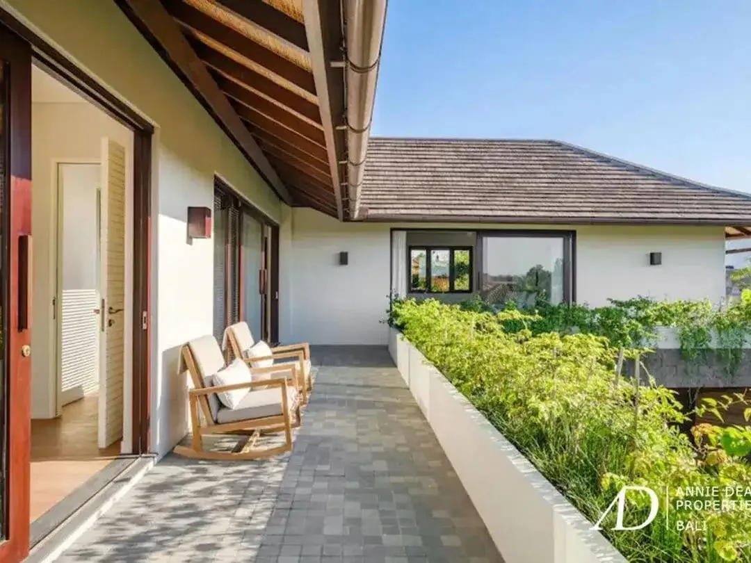 FREEHOLD | MODERN VILLA WITH COMMERCIAL SHOPFRONT IN CENTRAL CANGGU - Image 8 of 10