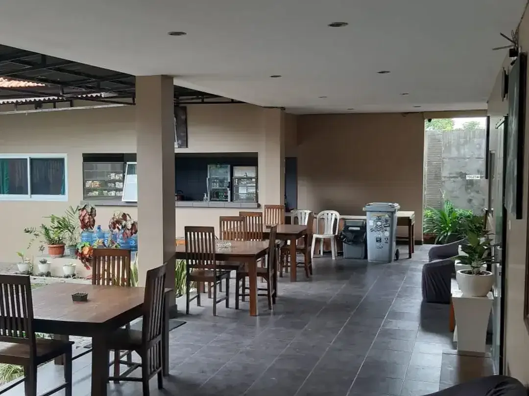Rumah dan Tempat Usaha Studio Musik/Cafe di Jl Mahendradata, Denpasar - Image 4 of 10