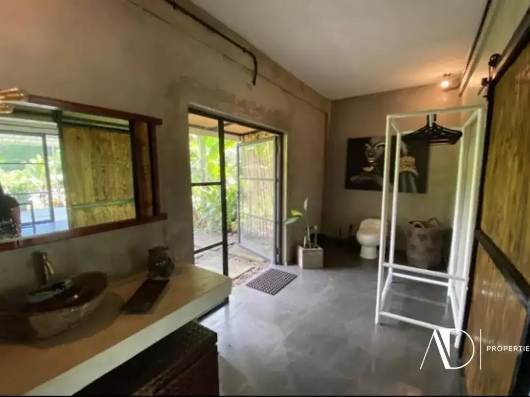 FREEHOLD LAND WITH EXISTING BUILDINGS - MEDEWI, JEMBRANA - Image 7 of 10