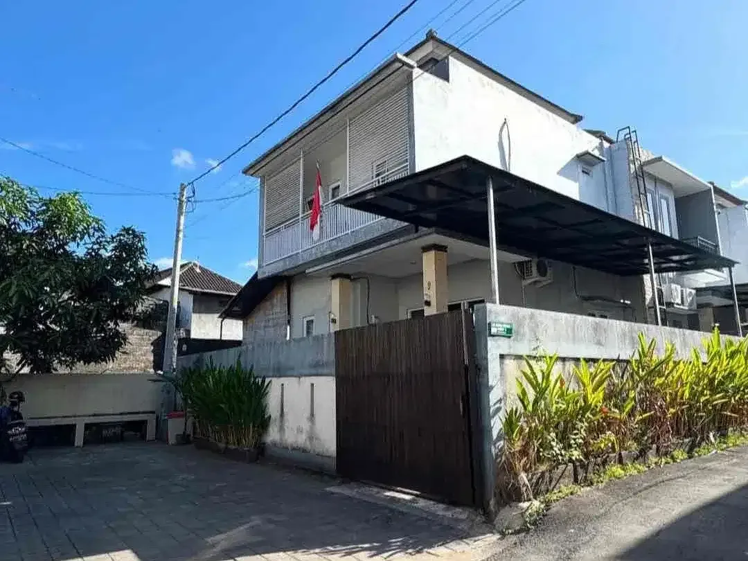 DIJUAL Rumah pribadi, SHM 
IMB 
*cocok utk hunian / investasi

Lokasi strategis, dalam perumahan.
Bebas Banjir. - Image 2 of 5