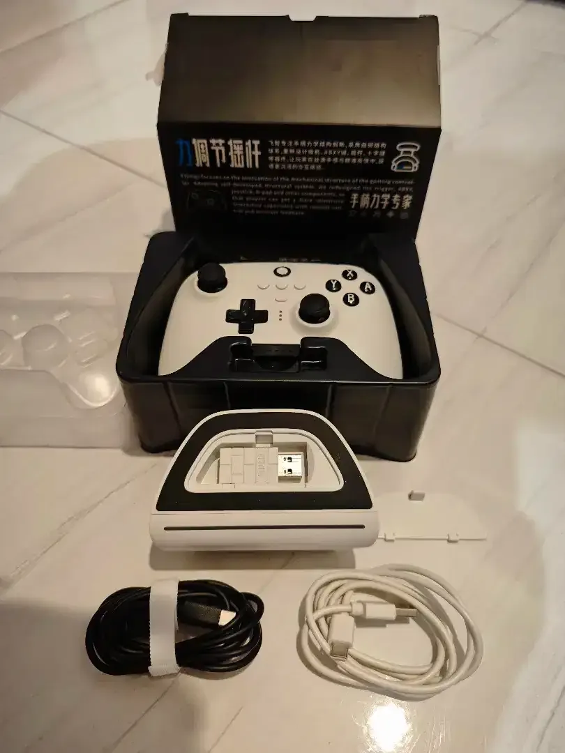 8bitdo Ultimate controller gemepad 2.4G+Bluetooth - Image 8 of 10