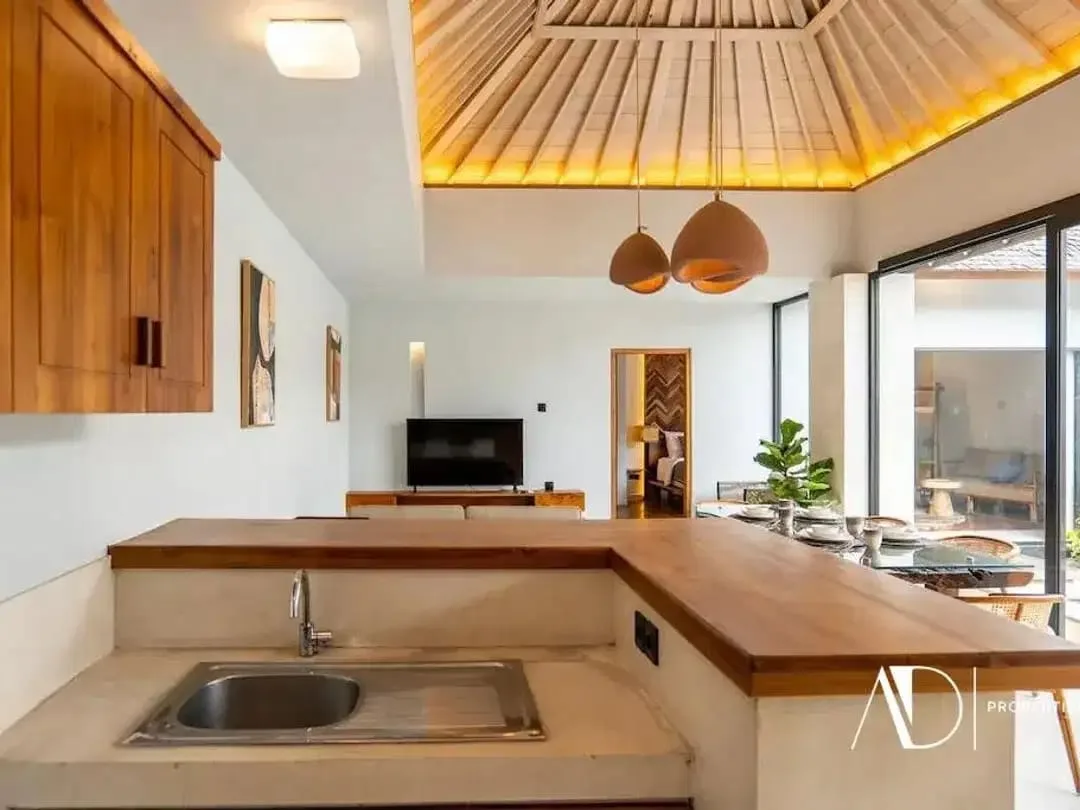 FREEHOLD/LEASEHOLD | FULLY FURNISHED 2-BEDROOM VILLA IN PRIME SEMINYAK - Image 6 of 10