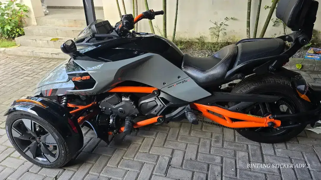 Pemasangan sticker di motor bisa requies, pengerjaan rapi dan cepat - Image 2 of 3