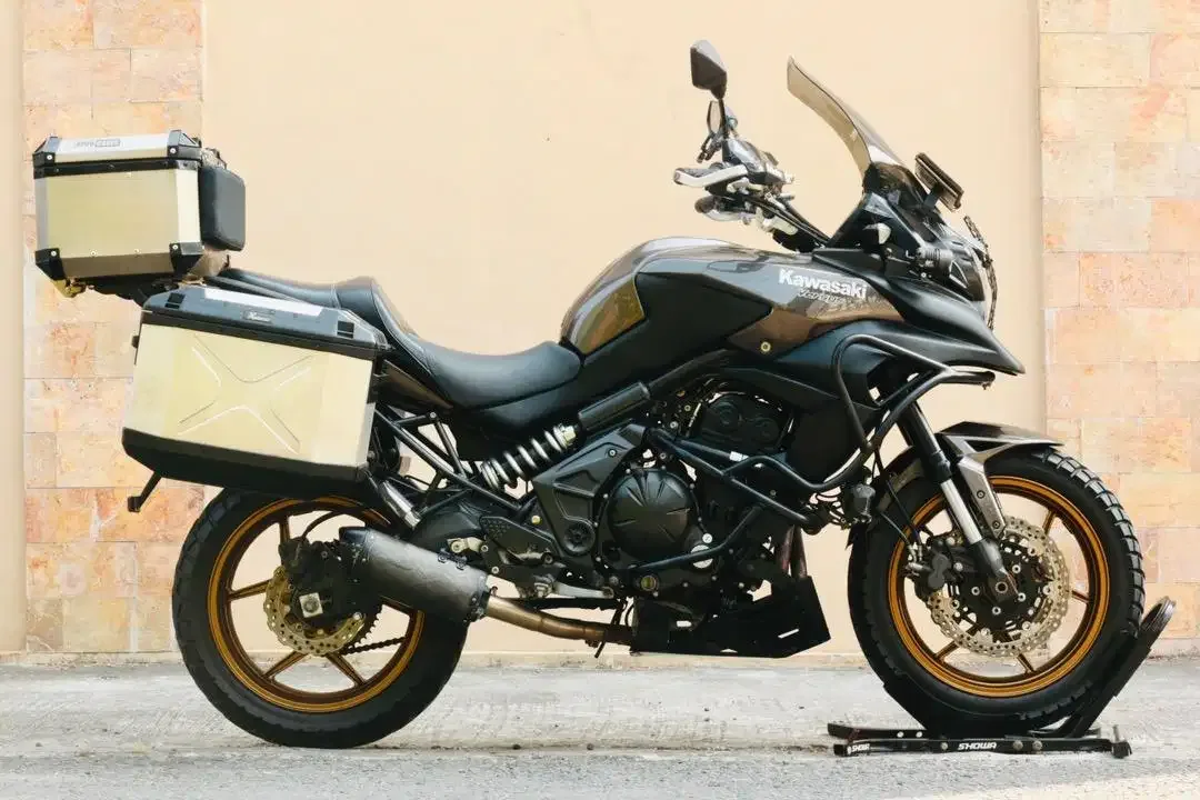 Kawasaki versys 650 ABS like new mesin sehat unit siap turing jauh - Image 1 of 4