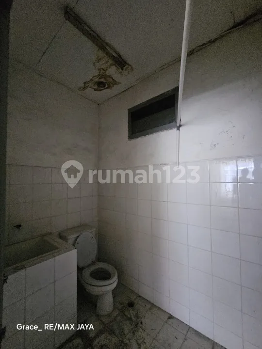 Ruko 3 Lantai Parkiran Luas di Pertokoan Diponegoro Denpasar - Image 3 of 4