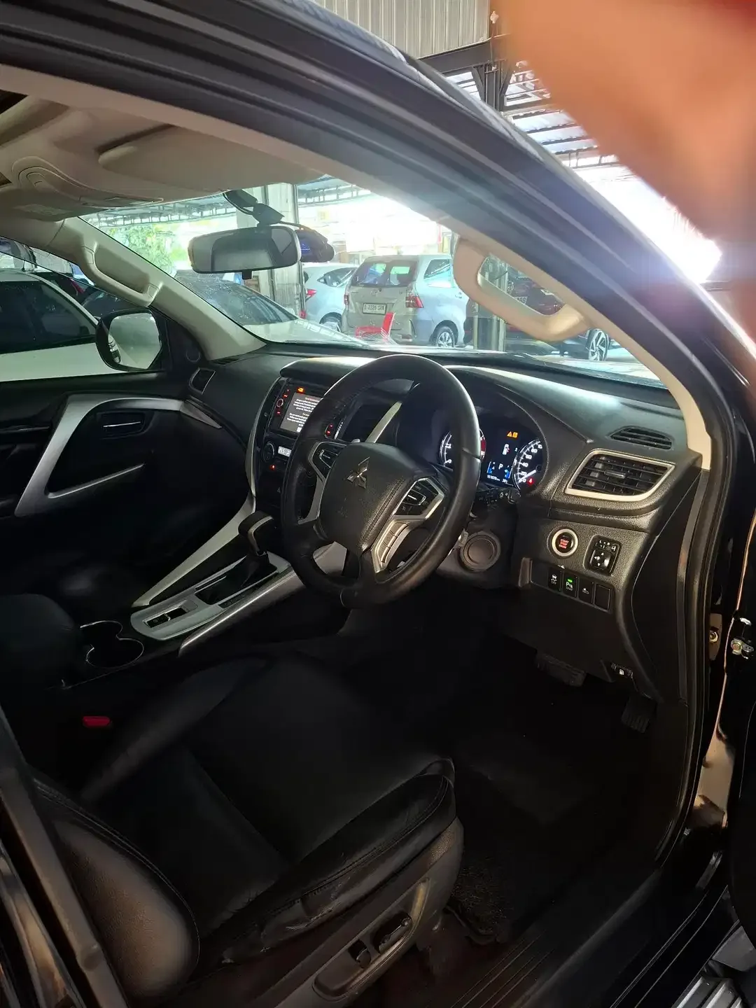 Mitsubsihi pajero sport dakar 2018 - Image 4 of 5
