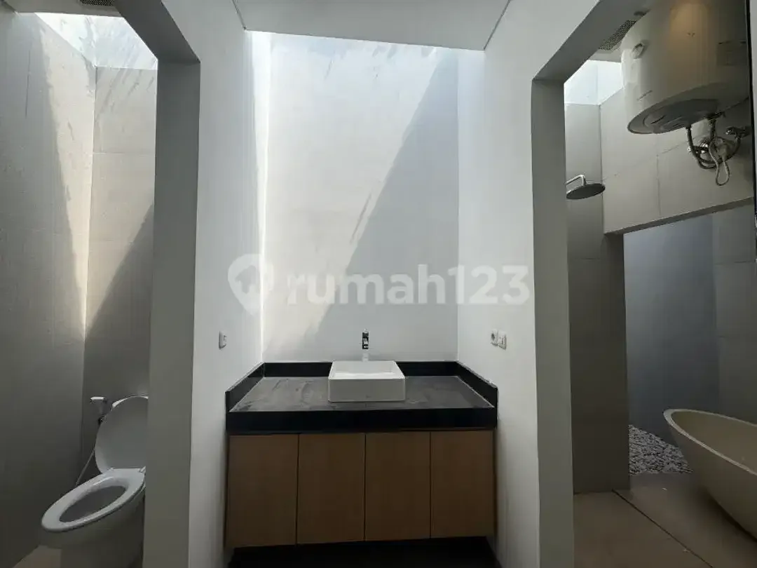 BRAND NEW VILLA IN QUIET AREA SANUR FOR LEASE & RENT - Image 8 of 10