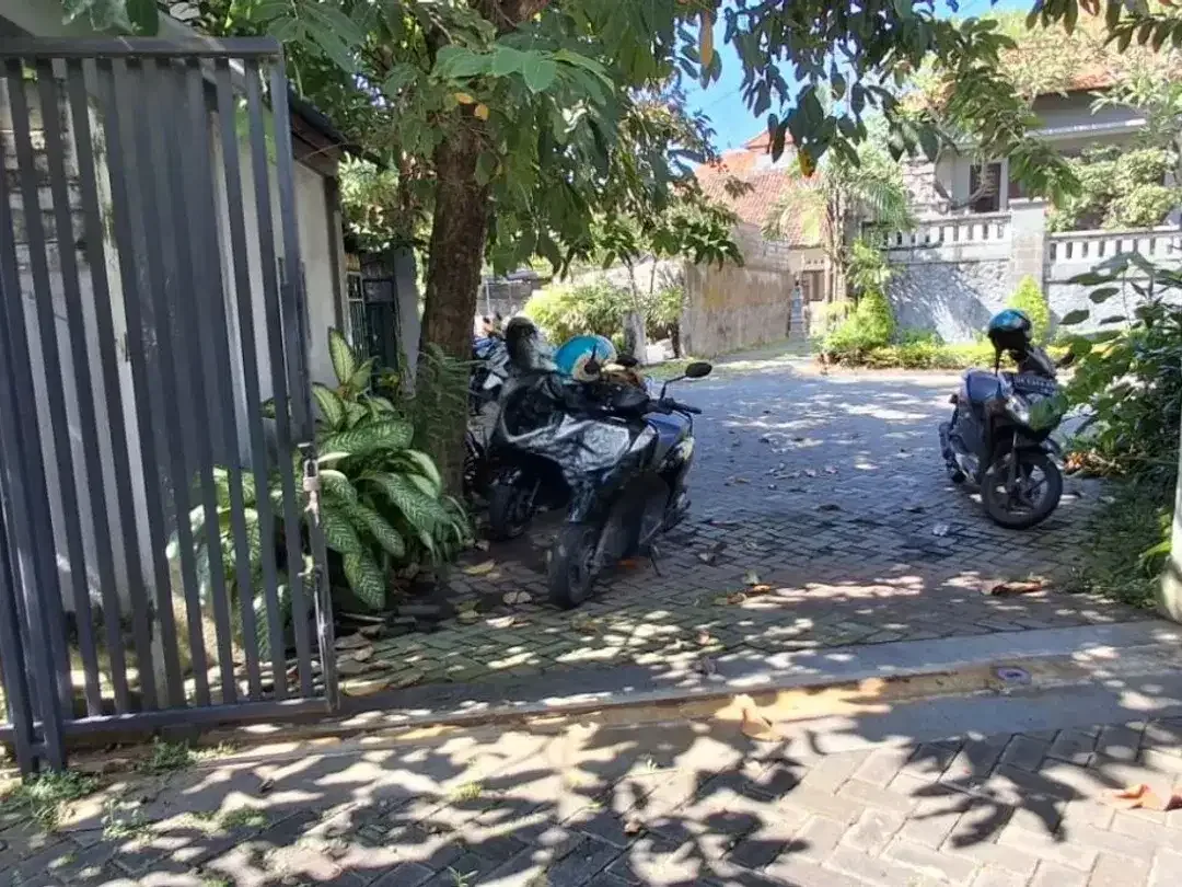 Dijual rumah dan tanah kecil di Renon Bali - Image 1 of 8