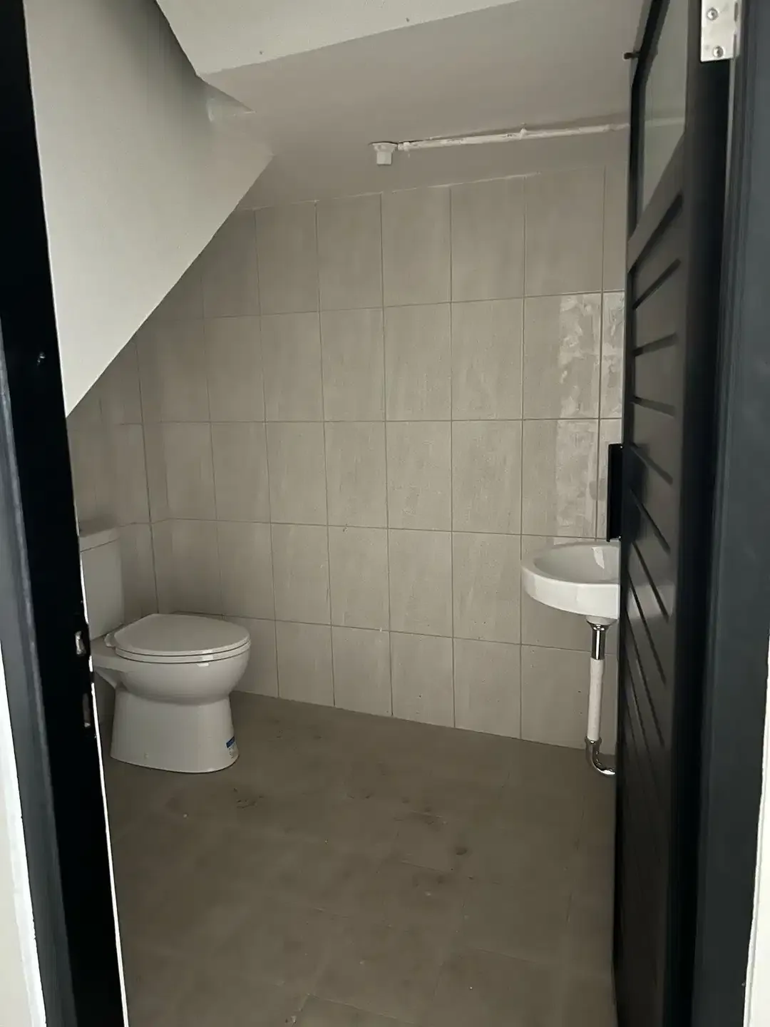 FOR RENT RUKO 3LT DI PINGIR JALAN UTAMA GATSU TENGAH BALI - Image 6 of 9
