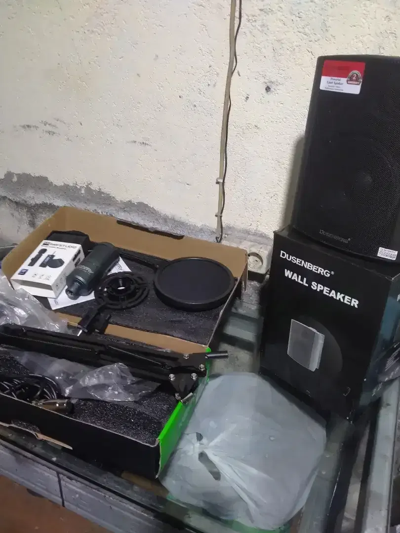 Satu set mic Condensor , Wall Speaker Dusemberg , Wireless Microphone - Image 2 of 4